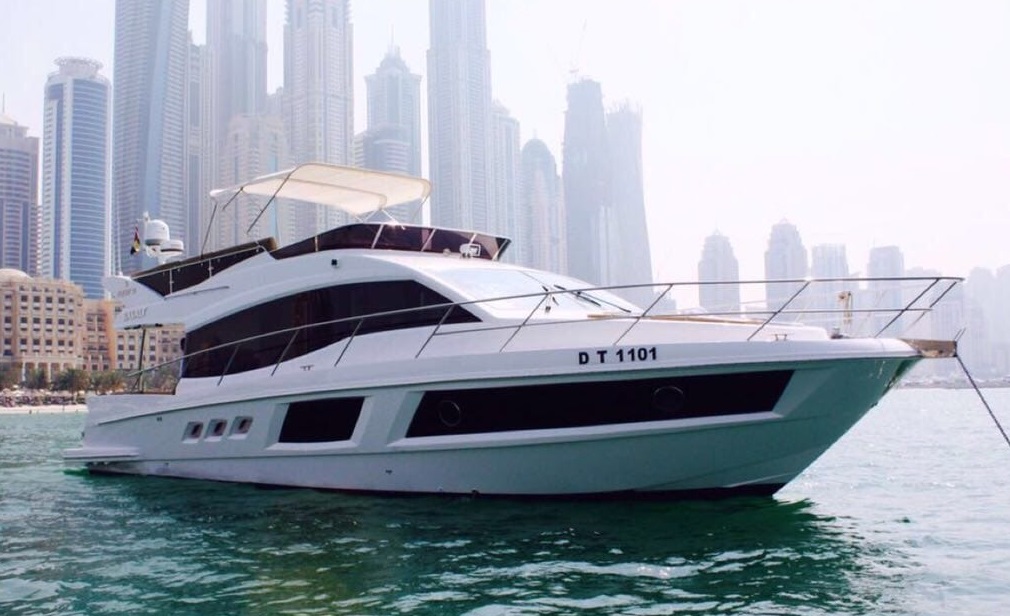 how much to rent a yacht in dubai